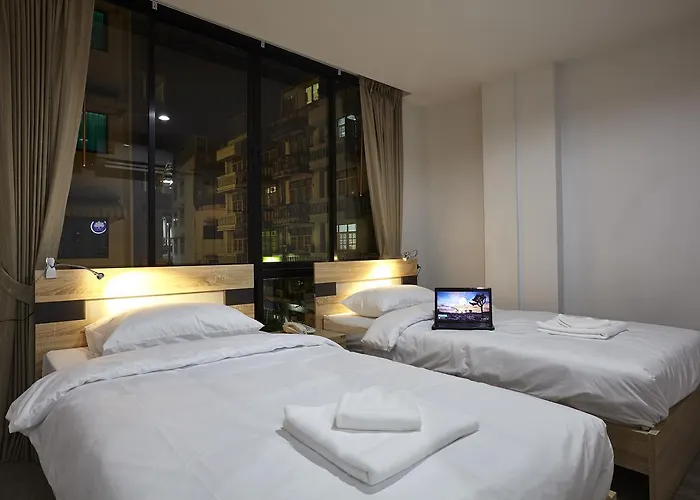 Le Bonheur Poshtel *